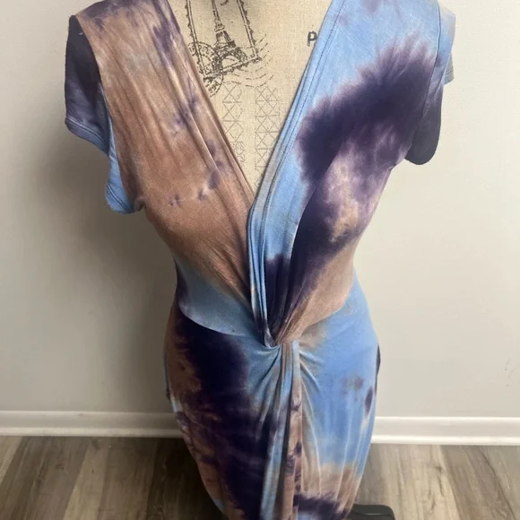Asymmetrical Twisted Waist Tie Dye Dress! - Picture 4 of 14